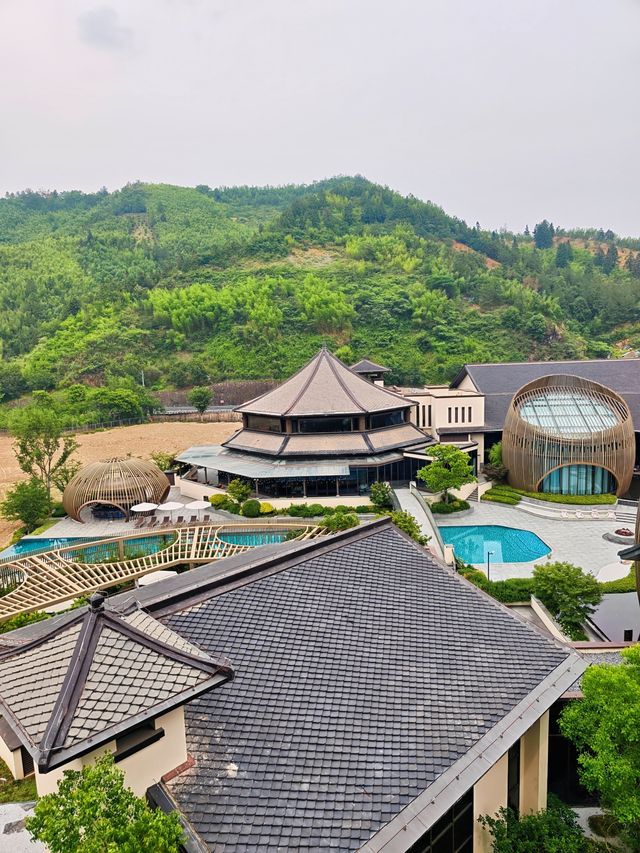避暑勝地｜入住泰式詩意嘅天目山都喜天麗酒店
