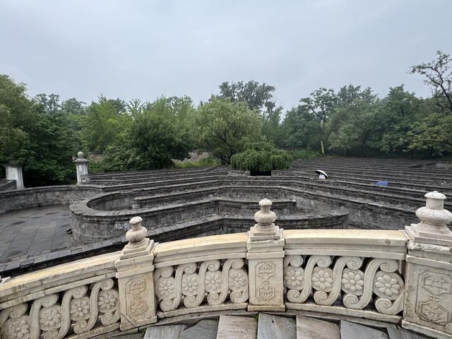 雨中圓明園：歷史與自然的私語