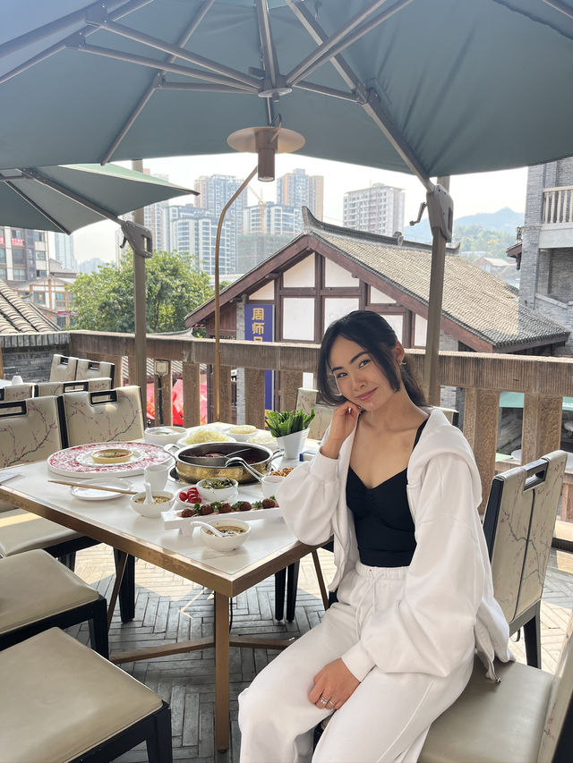Chongqing in 3 Days: Urban Vibes, Scenic Wonders & Delicious Hotpot