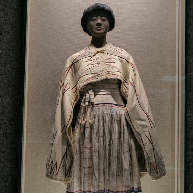 Threads Across China – A Journey Through Culture at the Kadoorie Gallery 🧵🌏