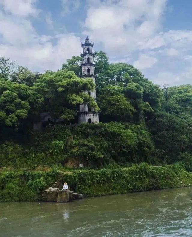 山水畫卷裡藏著一座城