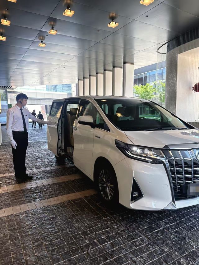 北京40℃+埃爾法把冷氣房裝車裡 北京40℃+埃爾法把冷氣房裝車裡