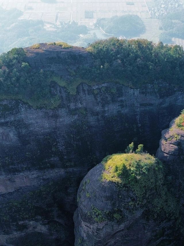 1. 衢州免費遊衝瘋了！江郎山秋日徒步，90℃垂直梯太刺激！
