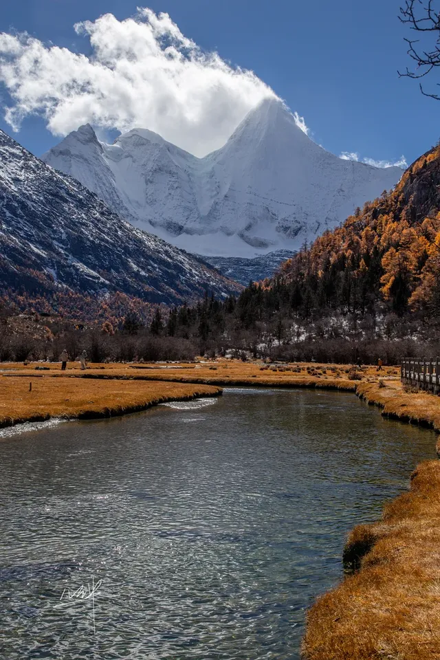 住進4000米的亞丁村,推窗見神山! 住進4000米的亞丁村,推窗見神山!