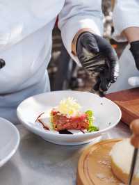 我想說，其實這個甜品車可以最早推上來