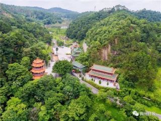 Shenguangshan National Forest Park is an urban park that integrates historical culture, Hakka culture, and tourism. The park is located in Fuxing Sub-district Office, Xingning City, Guangdong Province