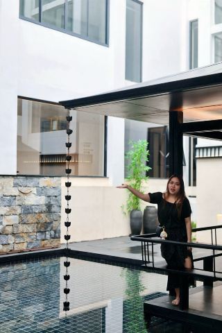 Enjoy a comfortable river view room in Yangshuo.