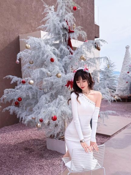 青島クリスマス｜白い毛糸のクリスマスツリーがロマンチックすぎる