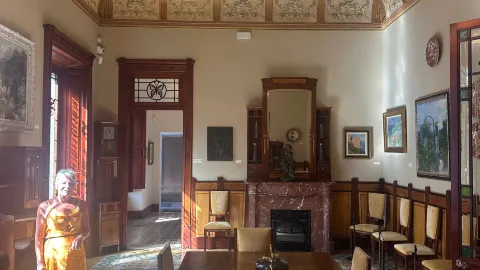 ขุมทรัพย์แห่งงานศิลป์และเครื่องเรือนย้อนยุคสุดล้ำค่า — traveler post in Soller