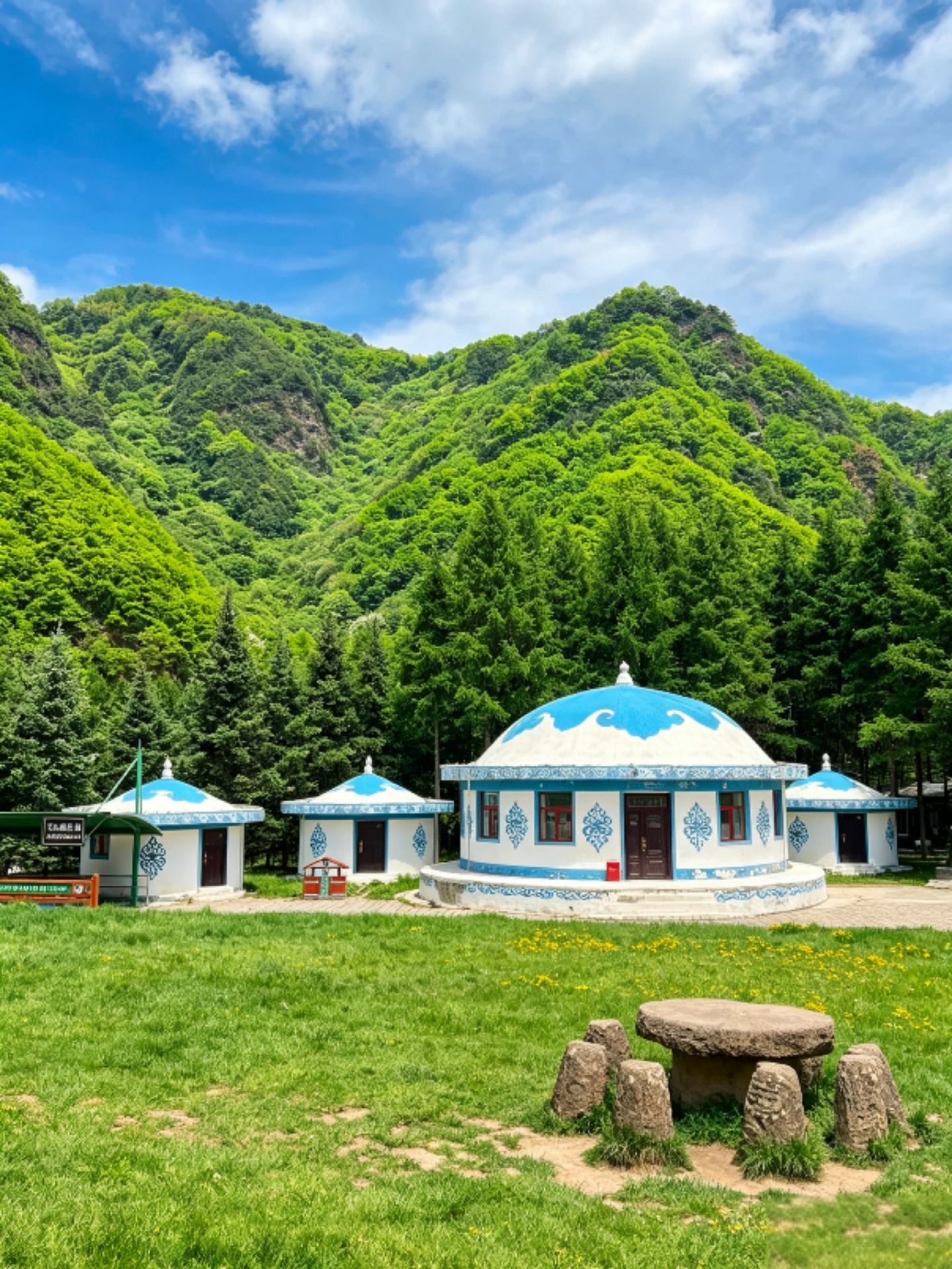 Liupanshan Summer Retreat: A 4 km Valley Hike for a Cool Summer!