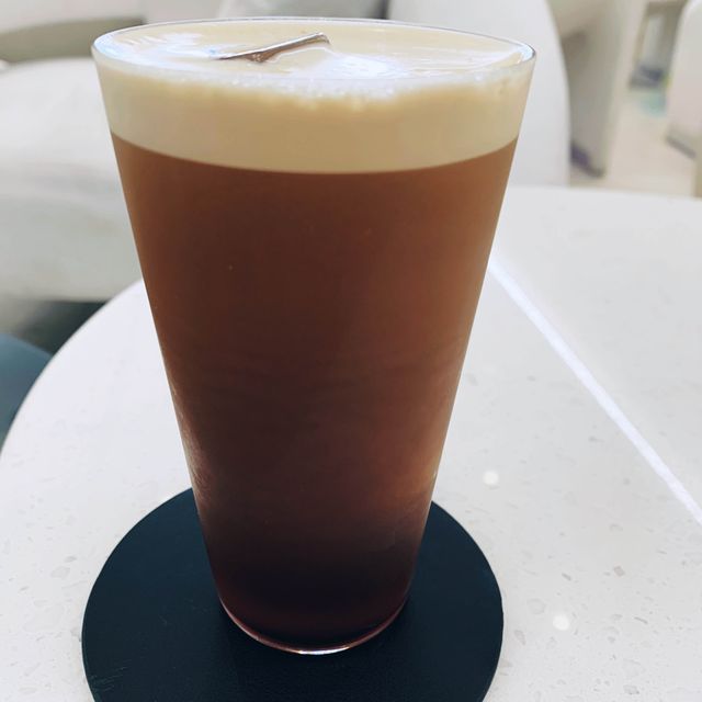 來杯會冒煙的冰拿鐵！超酷實驗室主題咖啡廳