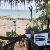 คาเฟ่กึ่งร้านอาหาร ริมทะเลกระบี่  
