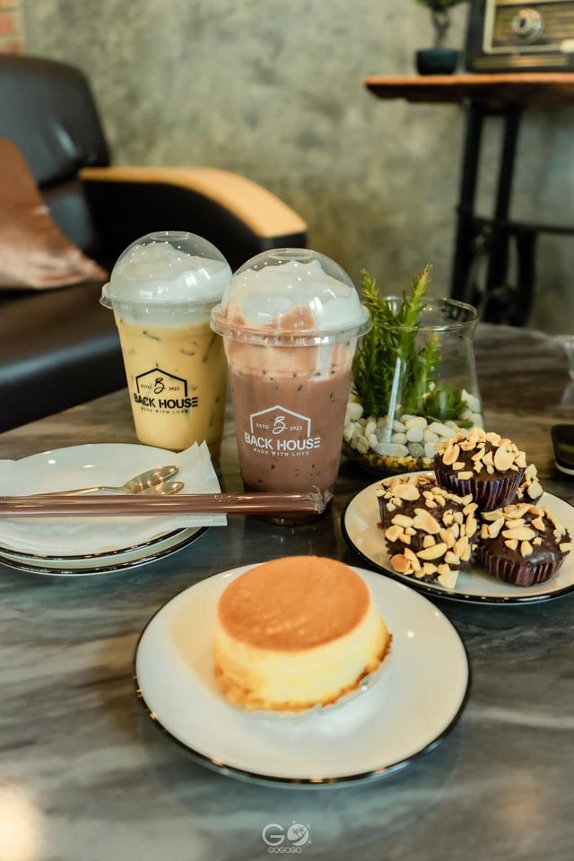BACK HOUSE CAFE’ 