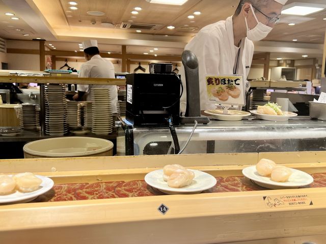 東京美登利壽司🍣澀谷店，每到用餐時間就排好長的隊伍