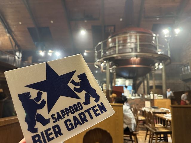 北海道・札幌。ビール仕込み窯を見ながらジンギスカンを焼く『ケッセルホール(サッポロビール園)』