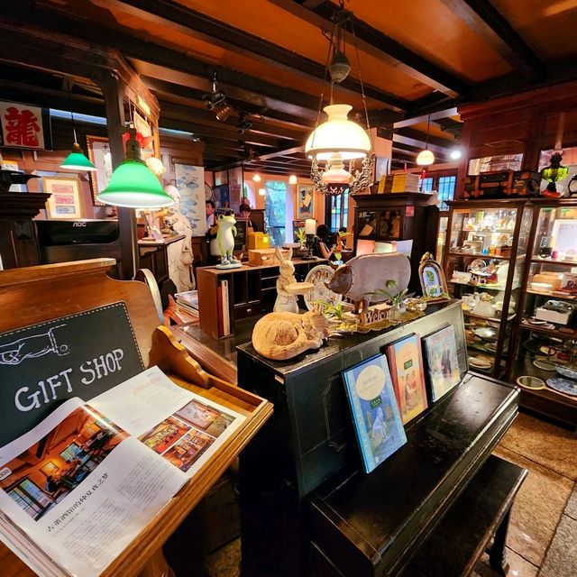 沈浸於古典情懷的咖啡店
