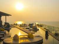 Over the Moon Sky Lounge ดินเนอร์ชิลๆบนดวงจันทร์ 