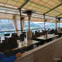 碧潭水灣湖邊享受午餐或晚飯