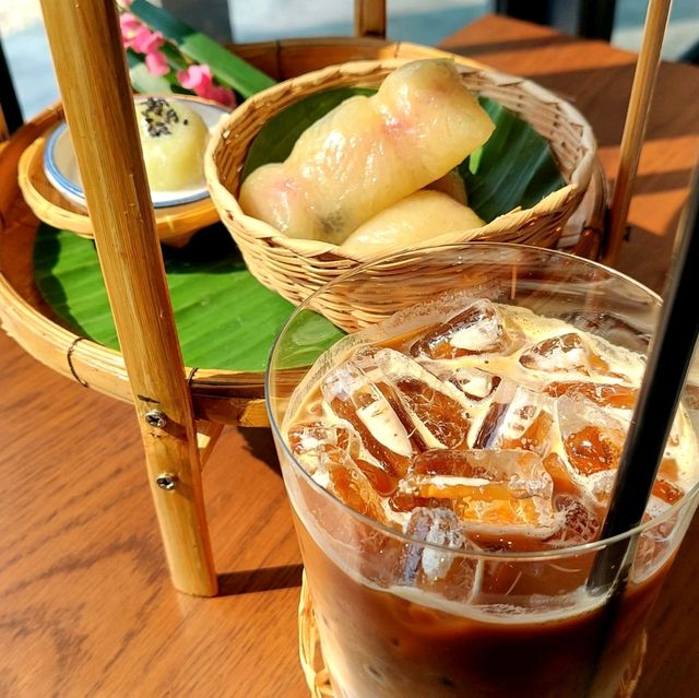 RUE\D specialty coffee × kanom Thai 
