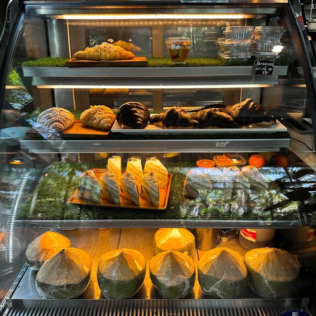 Made in BLUE cafe & bistro คาเฟ่สไตล์ธรรมชาติ