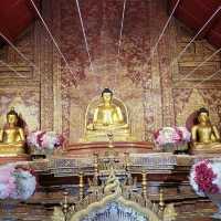 สักการะพระธาตุประจำปีเกิดมะโรงมี่วัดพระสิงห์