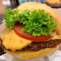 Shake Shack🍔漢堡包餡料豐富🍟厚脆薯條🥤奶昔💕太美味了✨