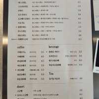 구미 대로변의 감성 미드센추리 카페, 12 MOON