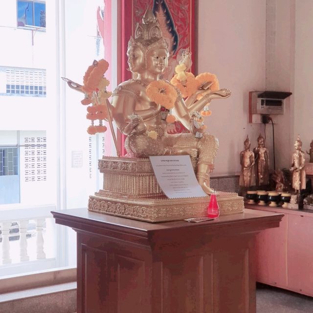 วัดศรีมหาราชา  วัดที่โบสถ์สวยงามมาก