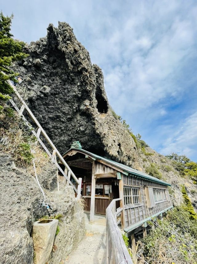 【静岡県/石室神社】断崖絶壁に社殿がある神社