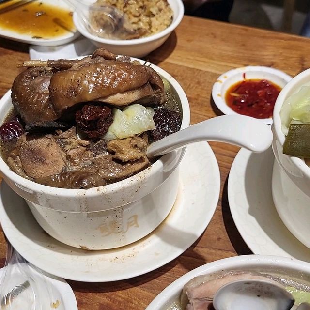 台北 連五年米其林必比登推薦 平價台式美食天花板？ 雙月食品社