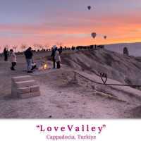 Love Valley, Cappadocia ชื่อนี้มีบอลลูนเต็มฟ้า