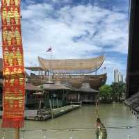 Floating market