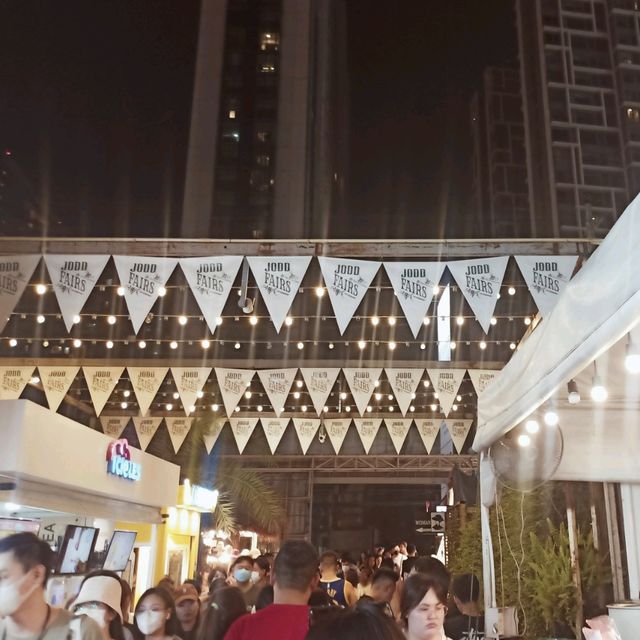 เดินกิน-ช็อปปิ้ง ที่ตลาดจ๊อดแฟร์  พระราม9