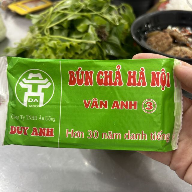 在胡志明市吃到道地的河內烤肉榨粉