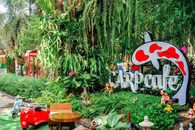 Carp cafe' sriracha