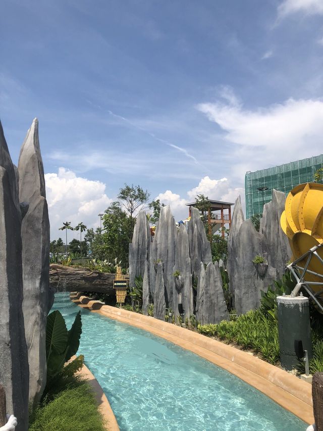 are you a thrill-seeker? visit Splashmania!
