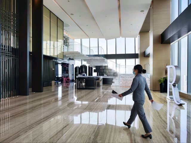週末有空就過來深圳灣 體驗一下深圳的現代輕奢