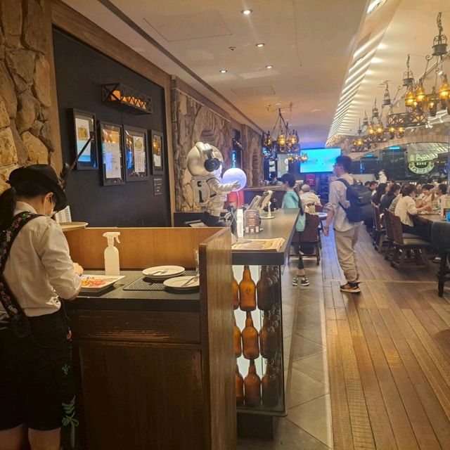 金色三麥🍺🍻大杯蜂蜜啤酒配海鮮與炸物好歡樂