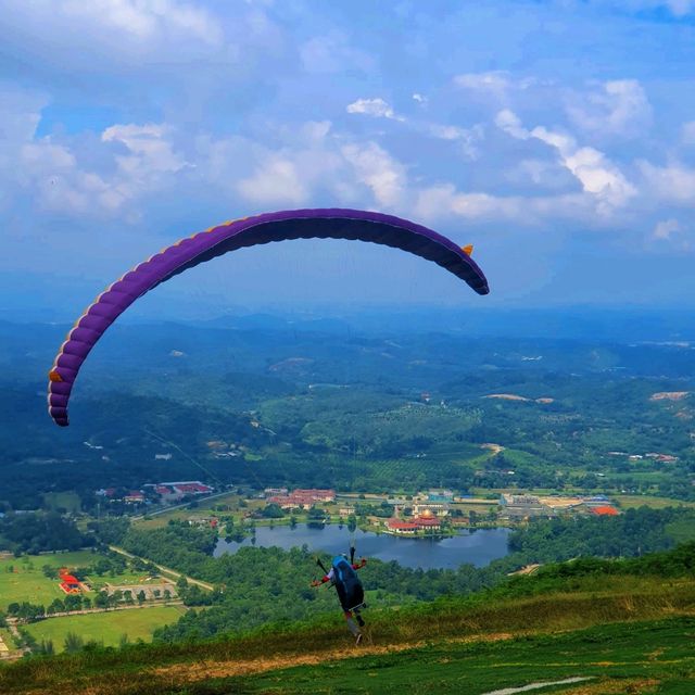 "Adventure Awaits: Paragliding's Thrilling"