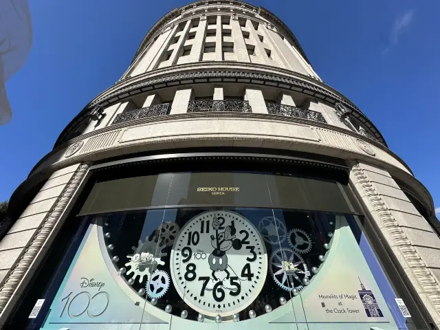 東京・銀座。時計のデザインがディズニーに！銀座4丁目『SEIKO HOUSE GINZA』の時計塔