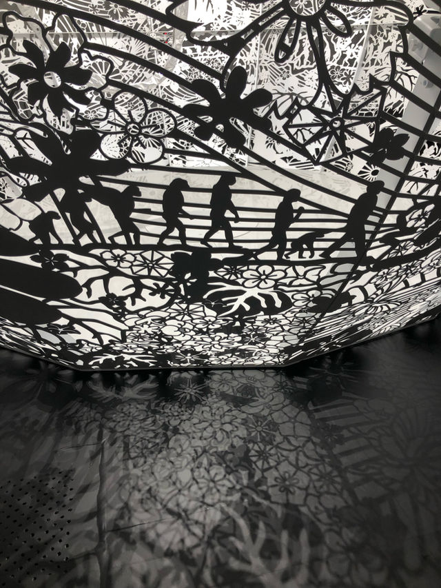 【陰影を使った芸術的な作品！🎨】無料で見れる真空のゆらぎに行くべき！✨