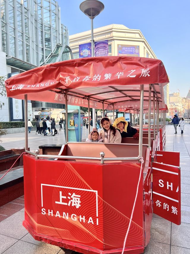 上海南京路步行街 - M&M巧克力 & LEGO旗艦店