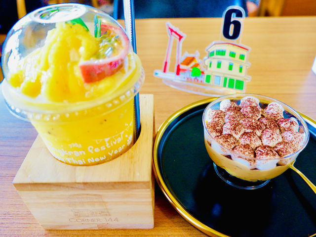 A Hidden Gem <Cafe> Near Giant Swing Bangkok 🍵🇹🇭