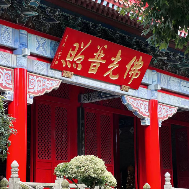 高雄佛光山：寧靜莊嚴