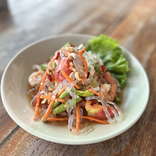 เจ๊แหม่ม ส้มตำลอยฟ้า