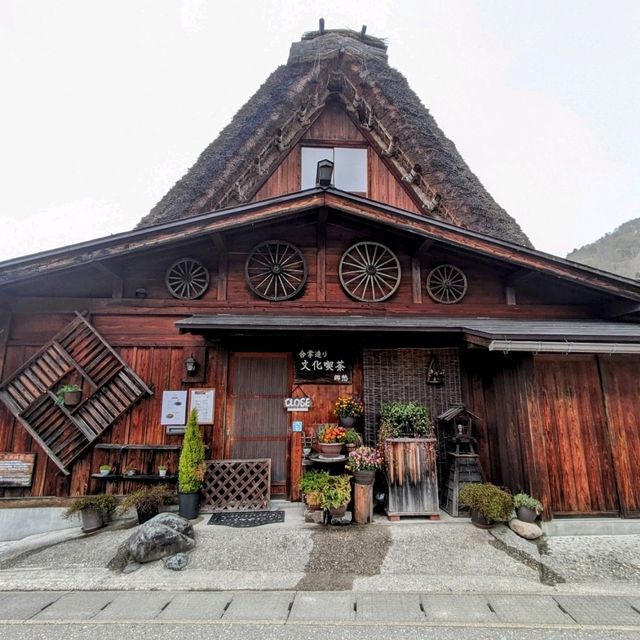 Avoid the tourists at Shirakawa-go 