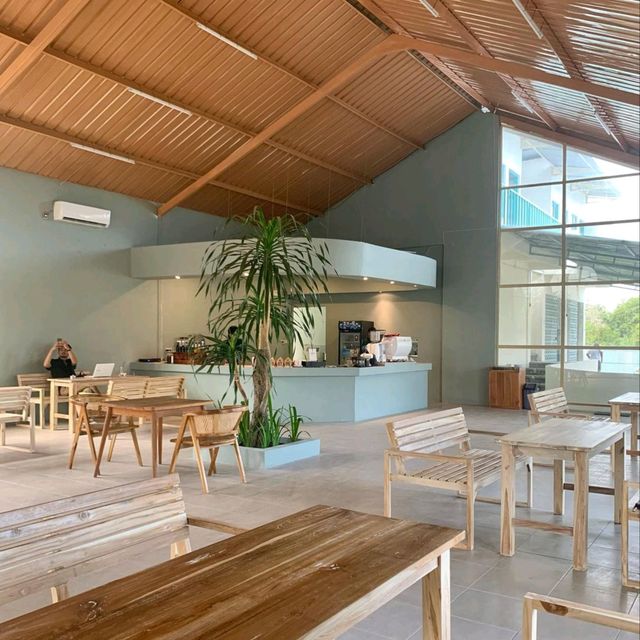 KAMARI COFFEE | COFFEE & SPACE HANG OUT