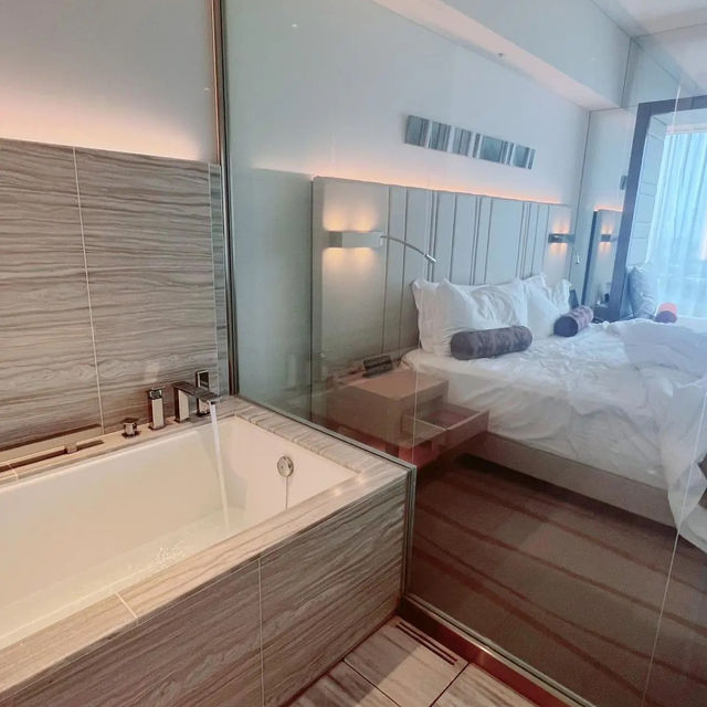 【記念日デートにぴったり👫💗】窓際のデイベットが素敵なホテル🛋✨