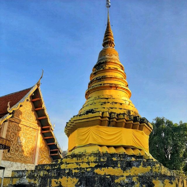 วัดพระธาตุจอมปิง ชมปรากฏการณ์เงาพระธาตุกลับหัว