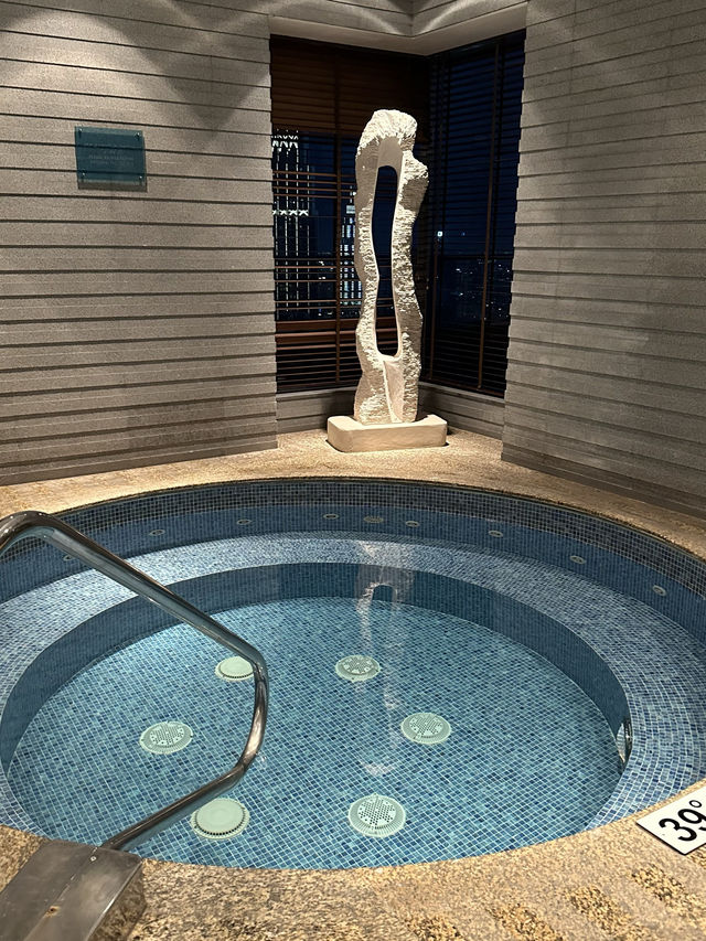 杜拜香格裡拉酒店42樓club lounge：美景，happy hour及早餐服務水準之上